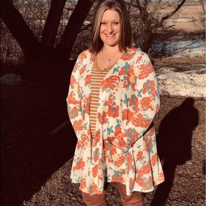 White & Orange Floral Swing Style Sweater w/Pockets Sz M NWT